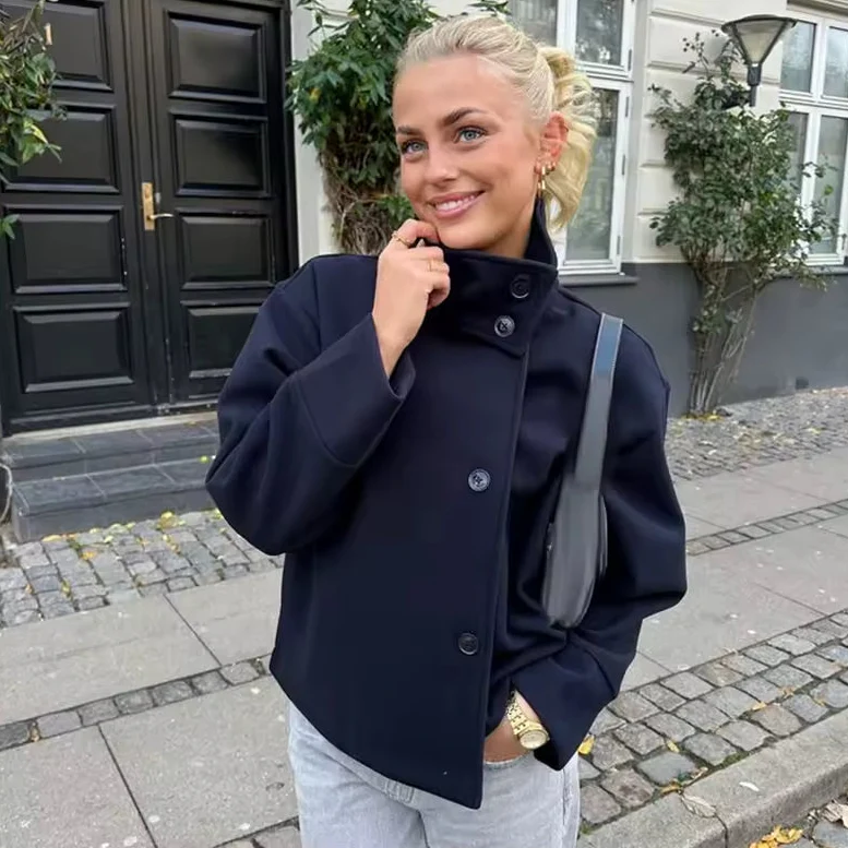 Cessie | Manteau court double boutonnage pour femme | Moderne - Image 3